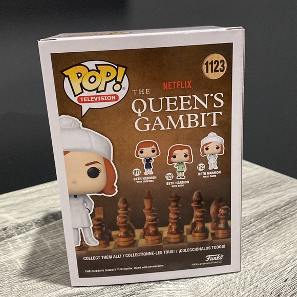 Funko Pop! Television | The Queen’s Gambit #1123: Beth Harmon (Final Game) - Picture 2 of 8